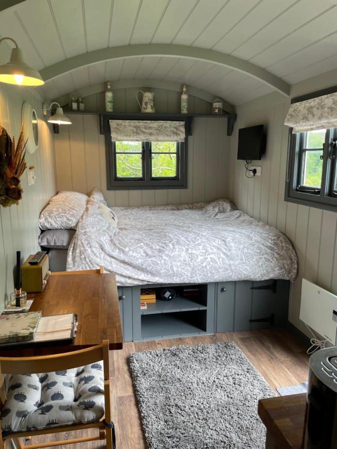 באטל Greatwood Shepherds Hut מראה חיצוני תמונה