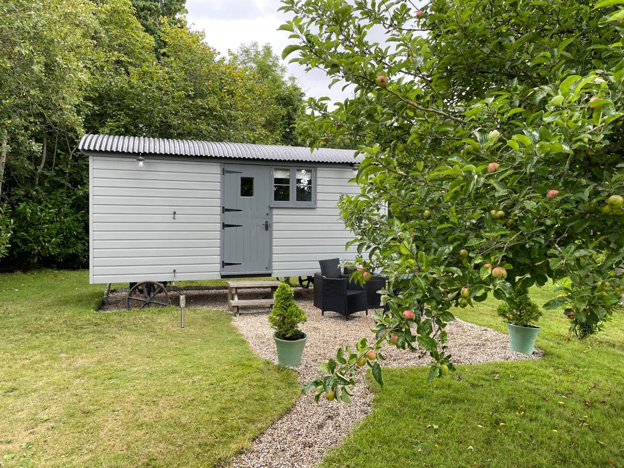 באטל Greatwood Shepherds Hut מראה חיצוני תמונה