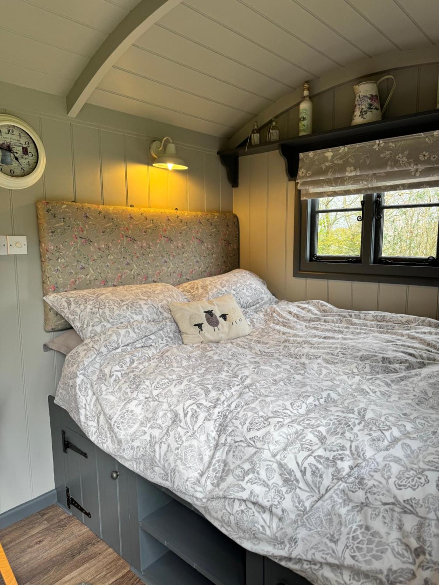 באטל Greatwood Shepherds Hut מראה חיצוני תמונה